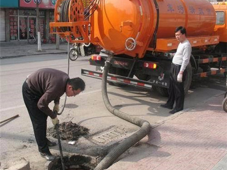 干河街道清掏化粪池，健康生活从这里开始
